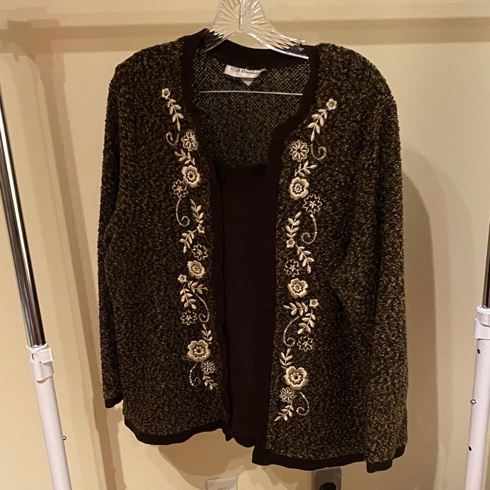 Floral Embroidered Cardigan Sweater C1V